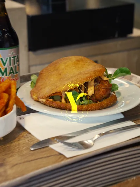 Reel réalisé pour Yekrik, restaurant caribéen aux Halles d’Issy